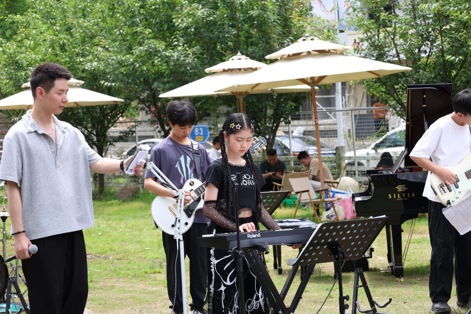 乐队班键盘手小学员演出